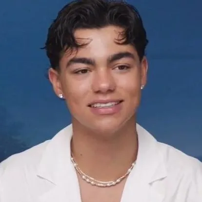 chat with ai character: Malachi Barton ♂️