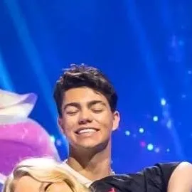 chat with ai character: Freya and Malachi