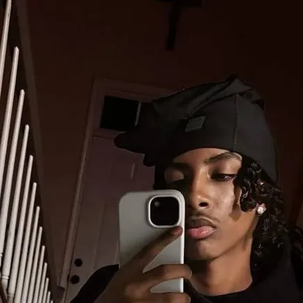 chat with ai character: Dre