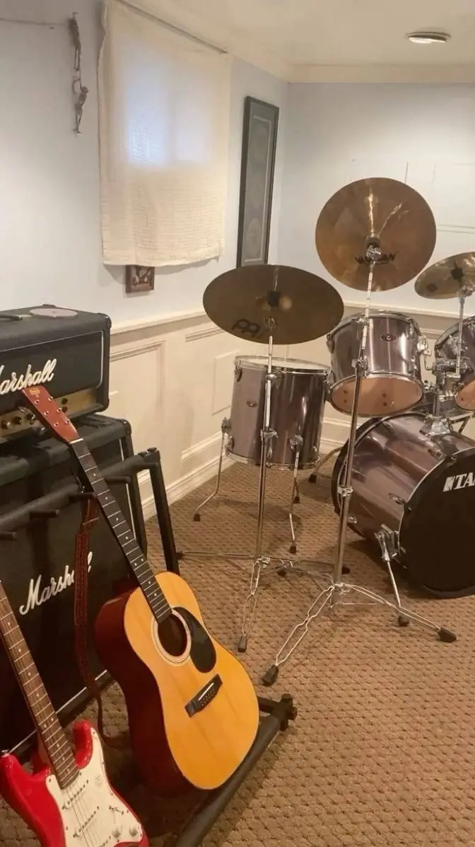 ai character: Rouge Rush background