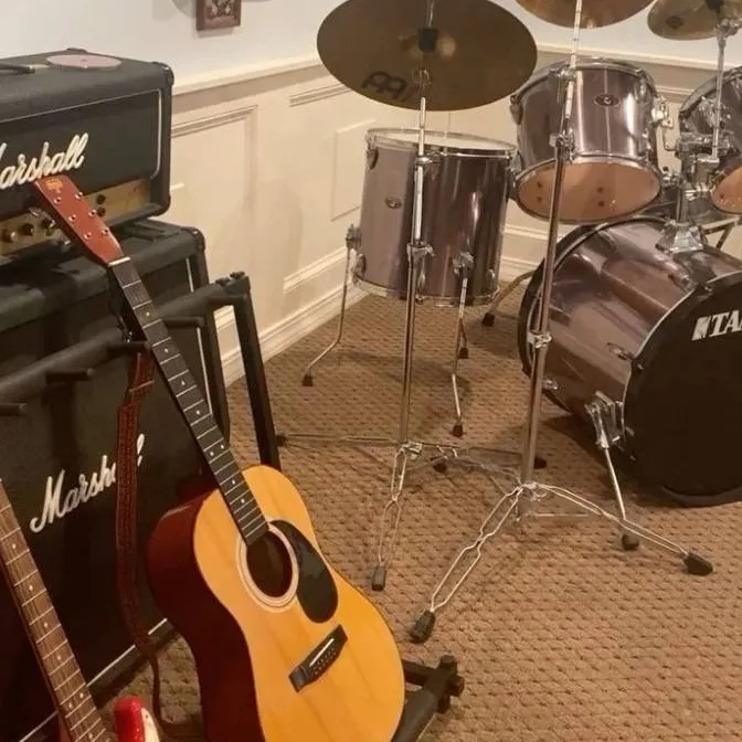 chat with ai character: Rouge Rush