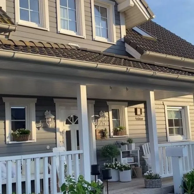 chat with ai character: Val+Elena Moretti