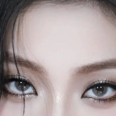 chat with ai character: Hwang Y/n