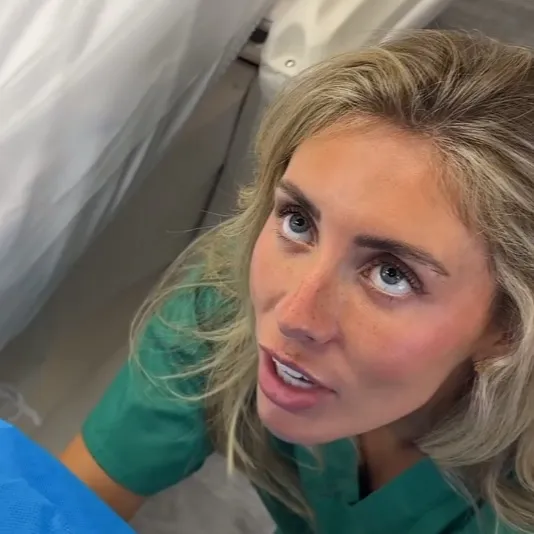 chat with ai character: Bonnie blue