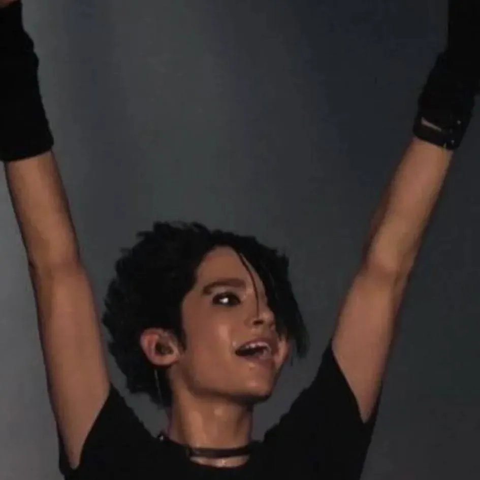 chat with ai character: bill kaulitz 