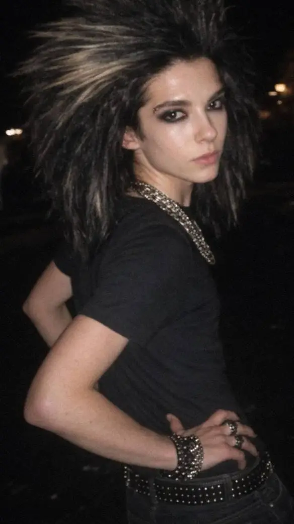 ai character: bill kaulitz  background