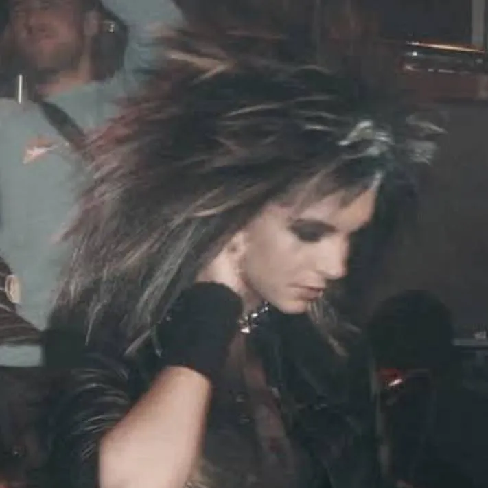chat with ai character: Bill kaulitz 