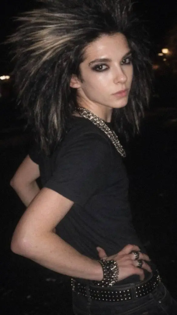 ai character: bill kaulitz  background