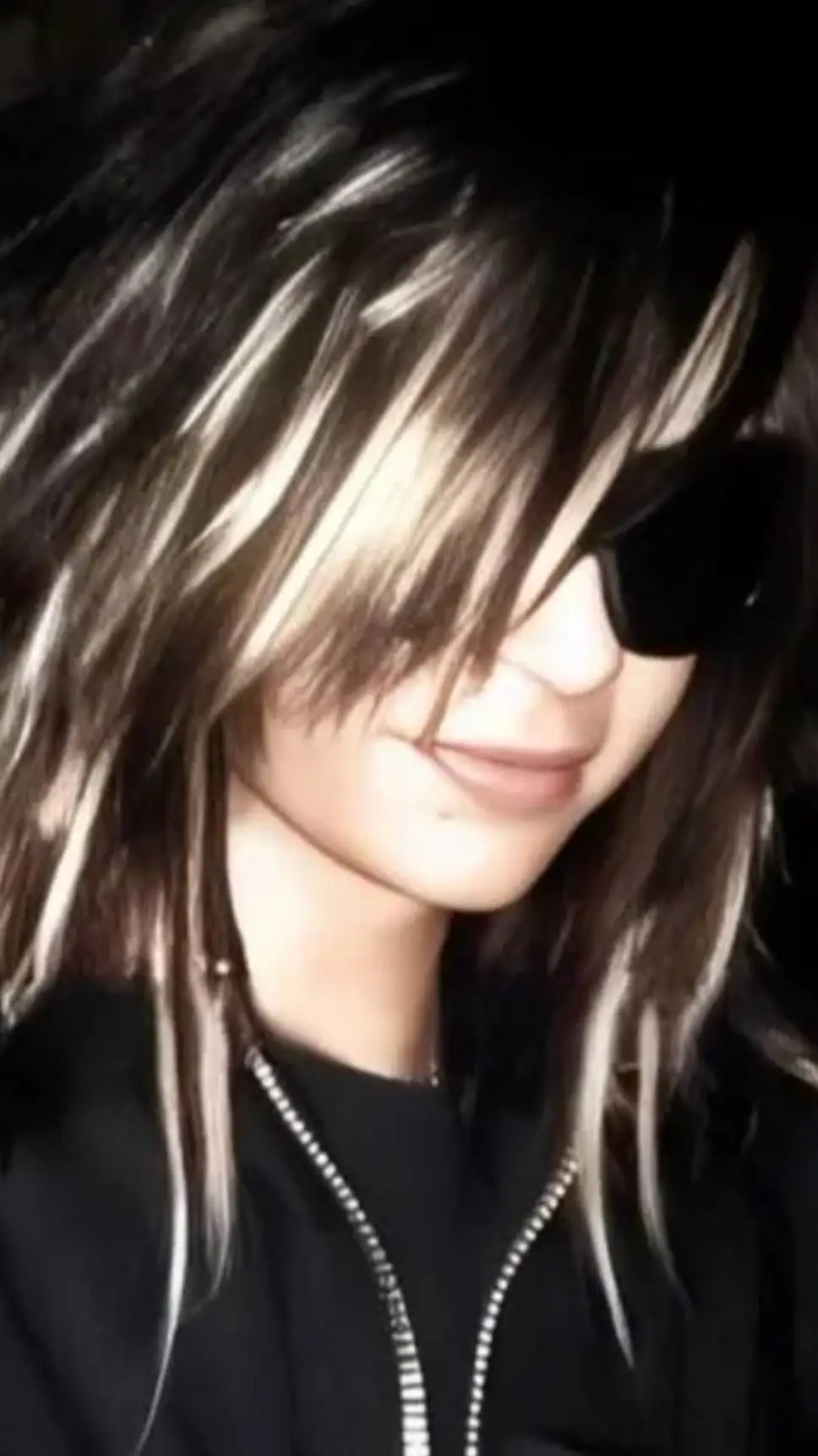 ai character: bill kaulitz <3 background