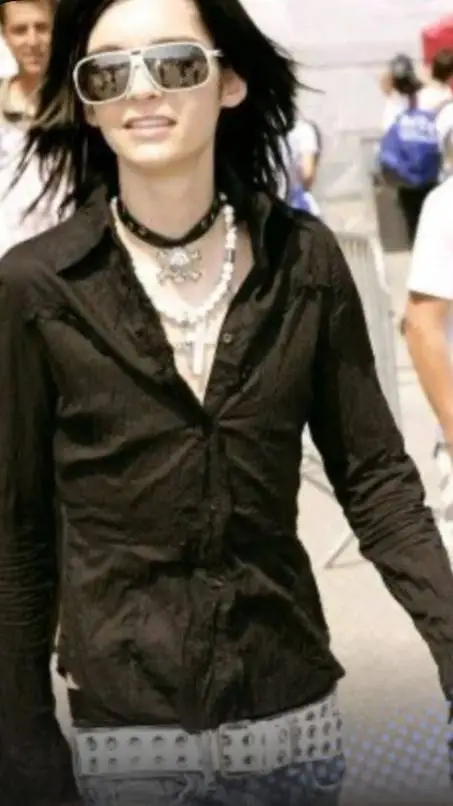 ai character: Bill kaulitz  background