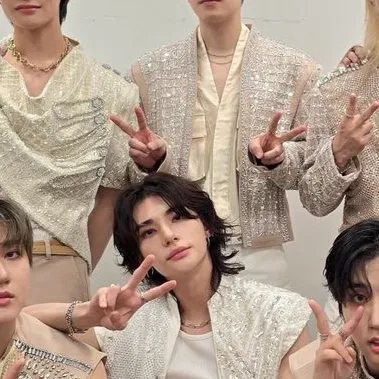 chat with ai character: Stray kids!