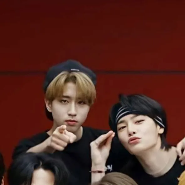 chat with ai character: ♥︎~Straykids~♥︎