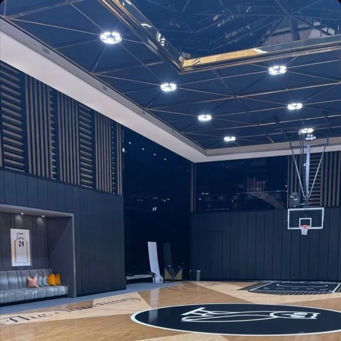 chat with ai character: Basketball game 