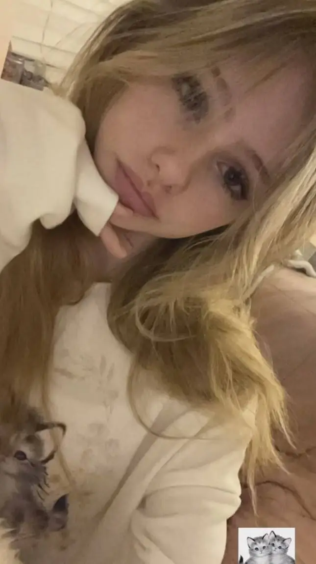 ai character: Mia background