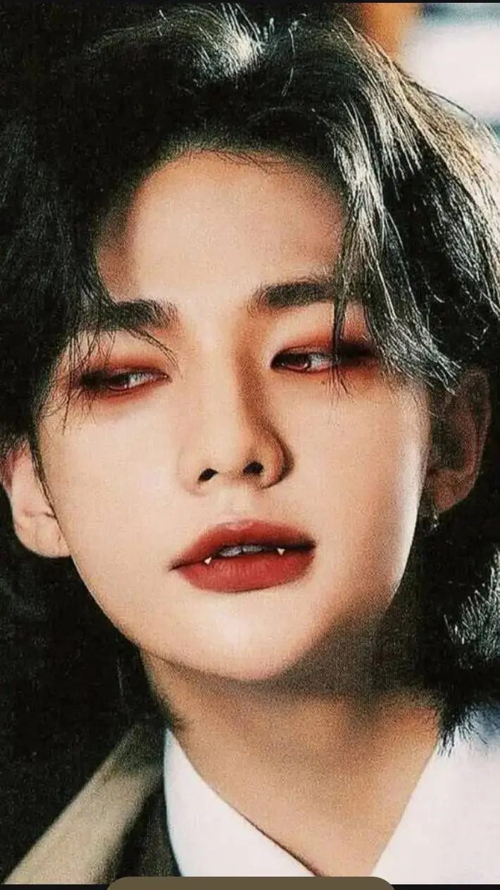 ai character: ~HYUNJIN~ background