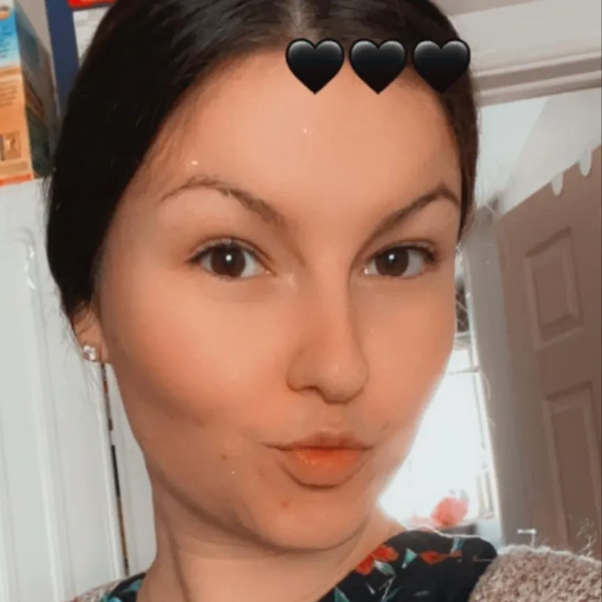 chat with ai character: Miranda cote 