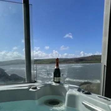chat with ai character: hot tub 
