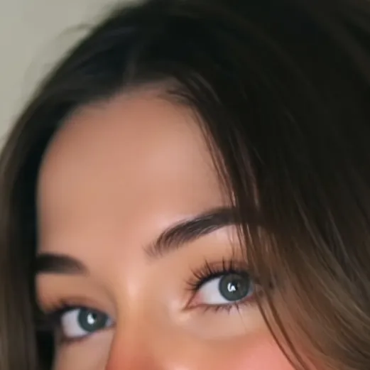 chat with ai character: Ella Rene