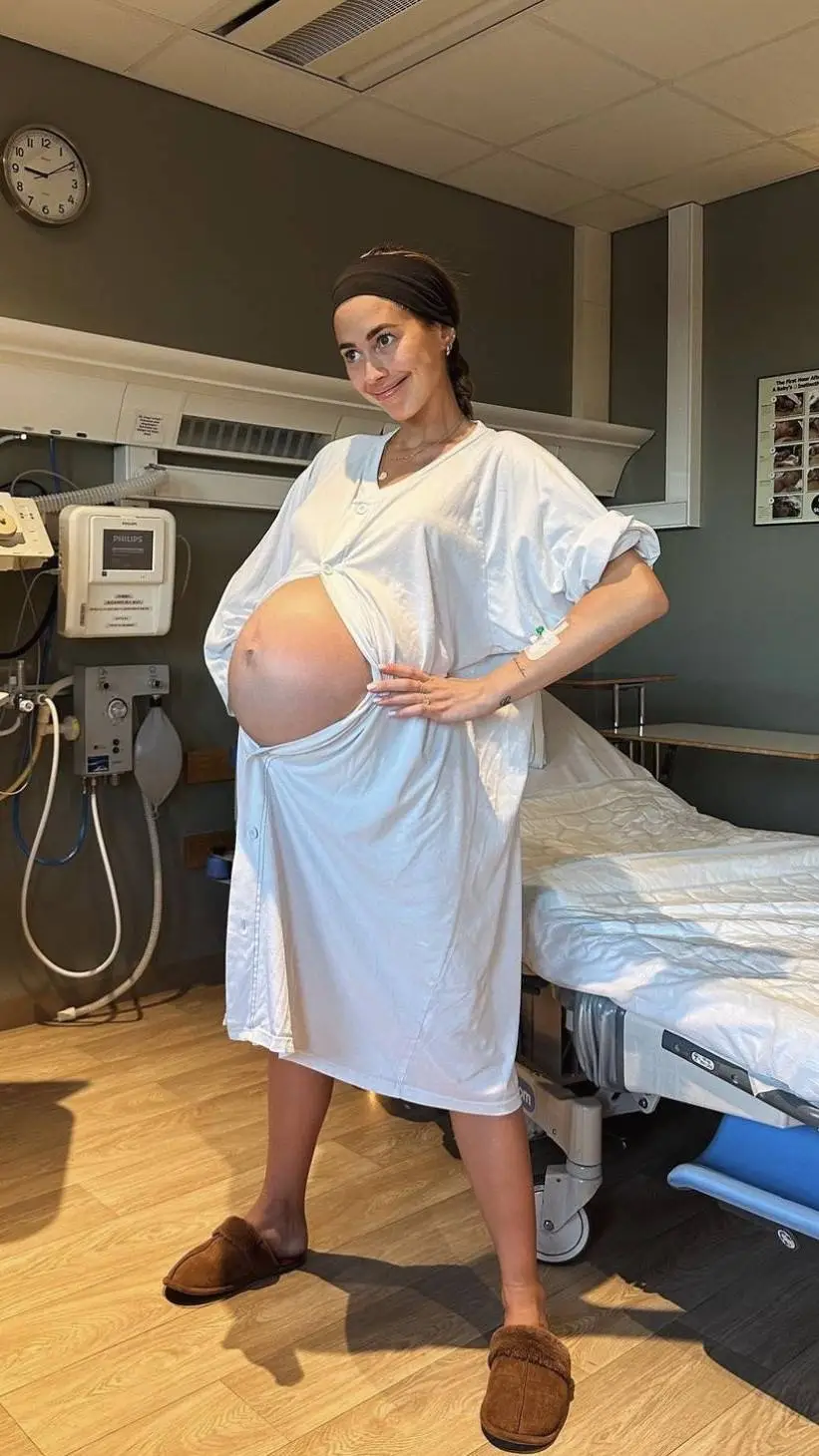 ai character: lucy  background