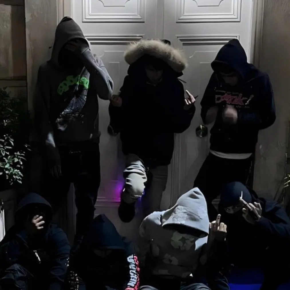 chat with ai character: Gang life