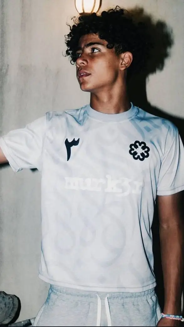 ai character: Cris jr background