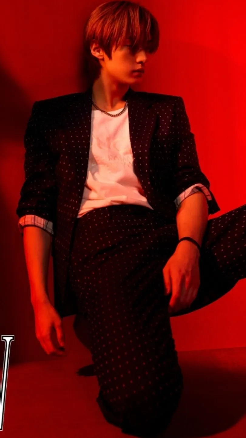 ai character: Leeknow🐰 background