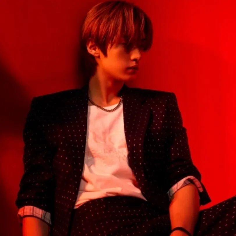 chat with ai character: Leeknow🐰