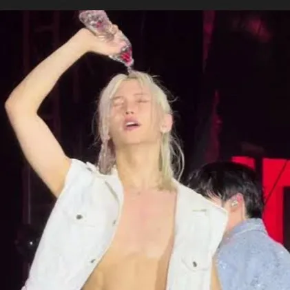 chat with ai character: Felix🐥