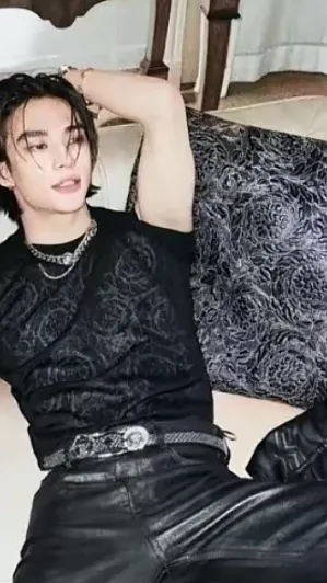 ai character: HWANG hyunjin background