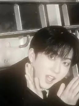 chat with ai character: Changbinᦗ❦