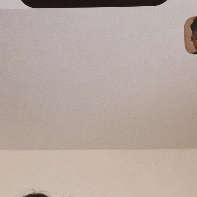 chat with ai character: Taylor and riyah