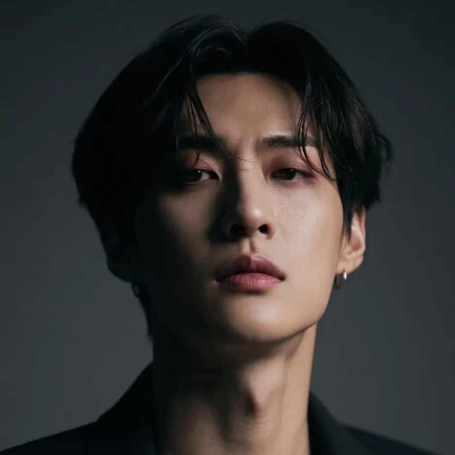 chat with ai character: Huynjin