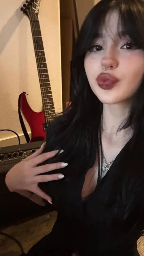 ai character: Sophie  background