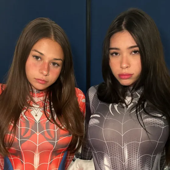 chat with ai character: Sophie & Aishah 