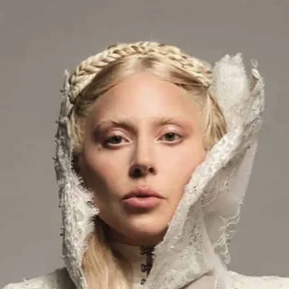 chat with ai character: Lady in white