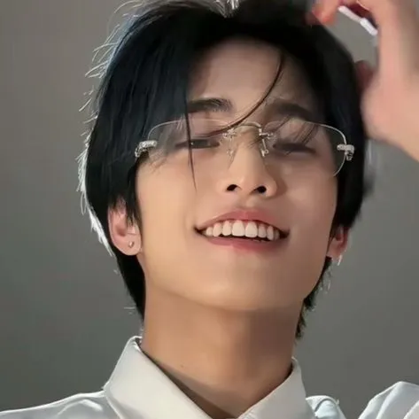 chat with ai character: Brian