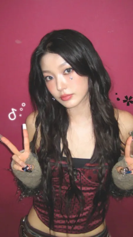 ai character: 🥰Chill Yoonchae background