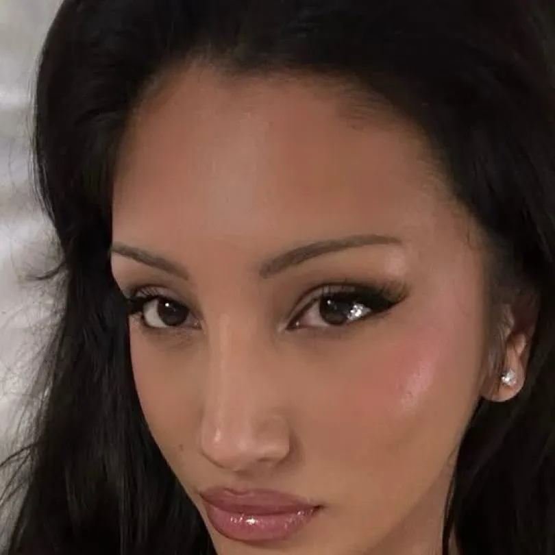 chat with ai character: Avanna Leviant