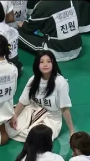 ai character: Lee WONHEE background