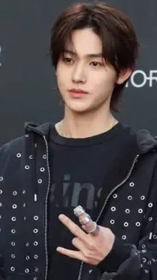 ai character: SEONGHYEON  background