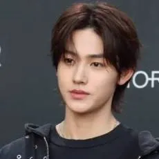 chat with ai character: SEONGHYEON 