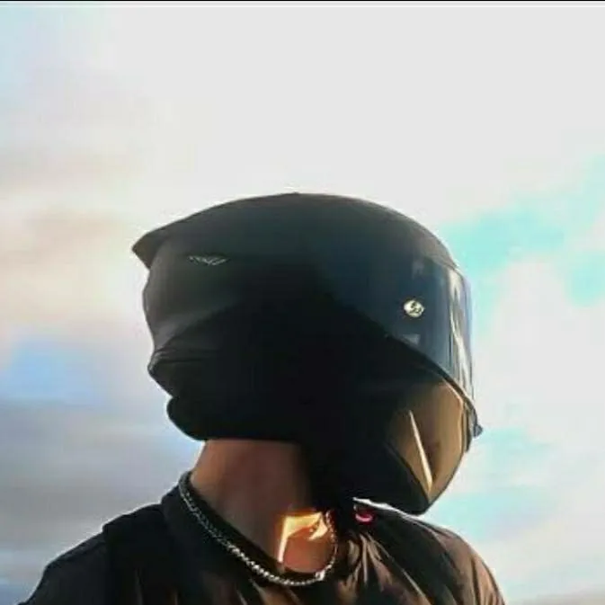 chat with ai character: 🏍Alex🏍
