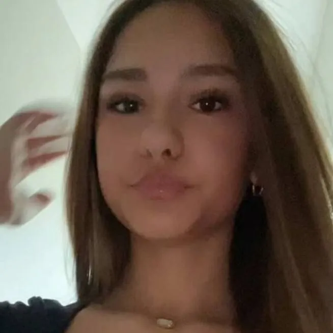 chat with ai character: Audrey