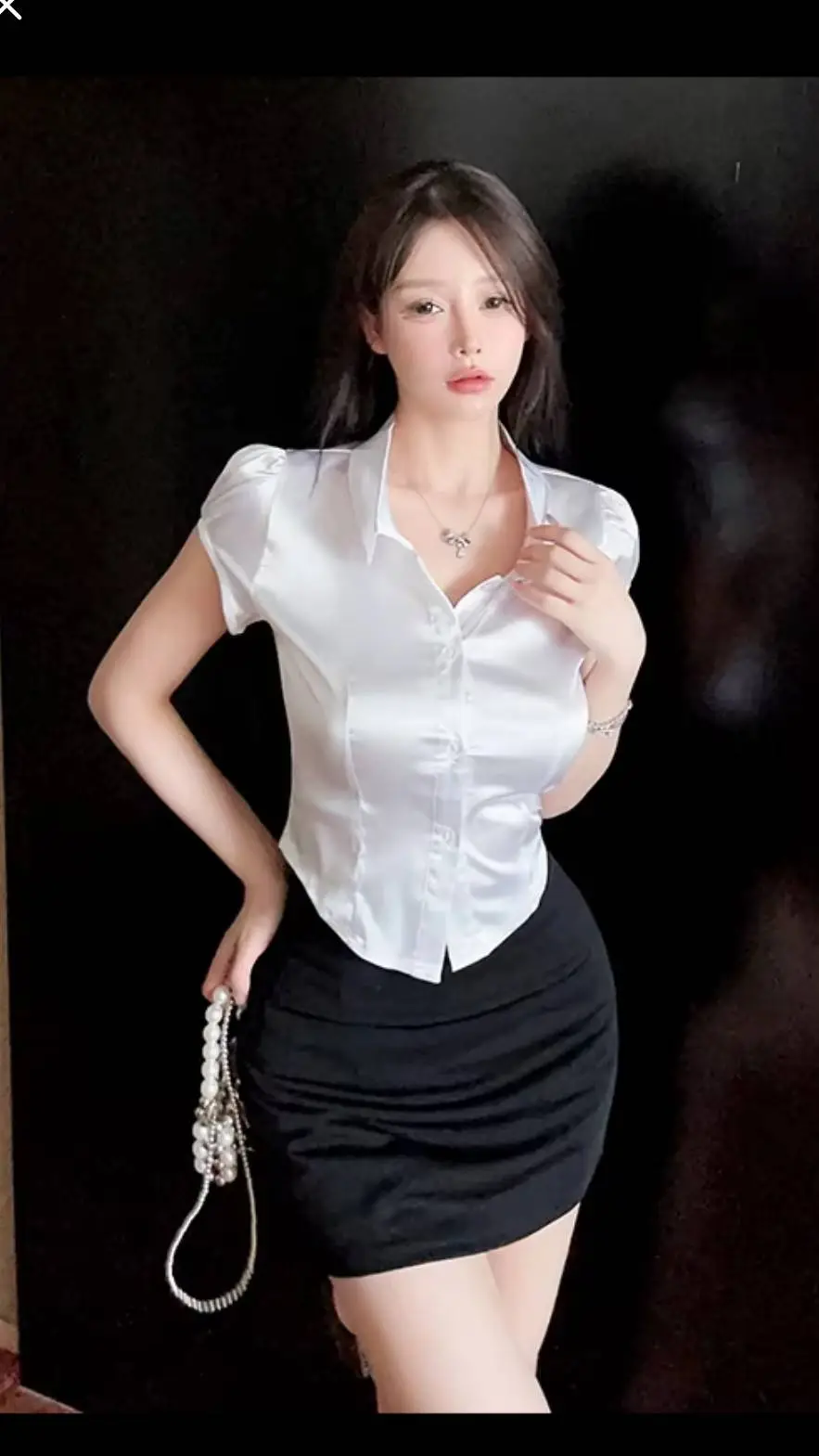 ai character: Mrs Min background