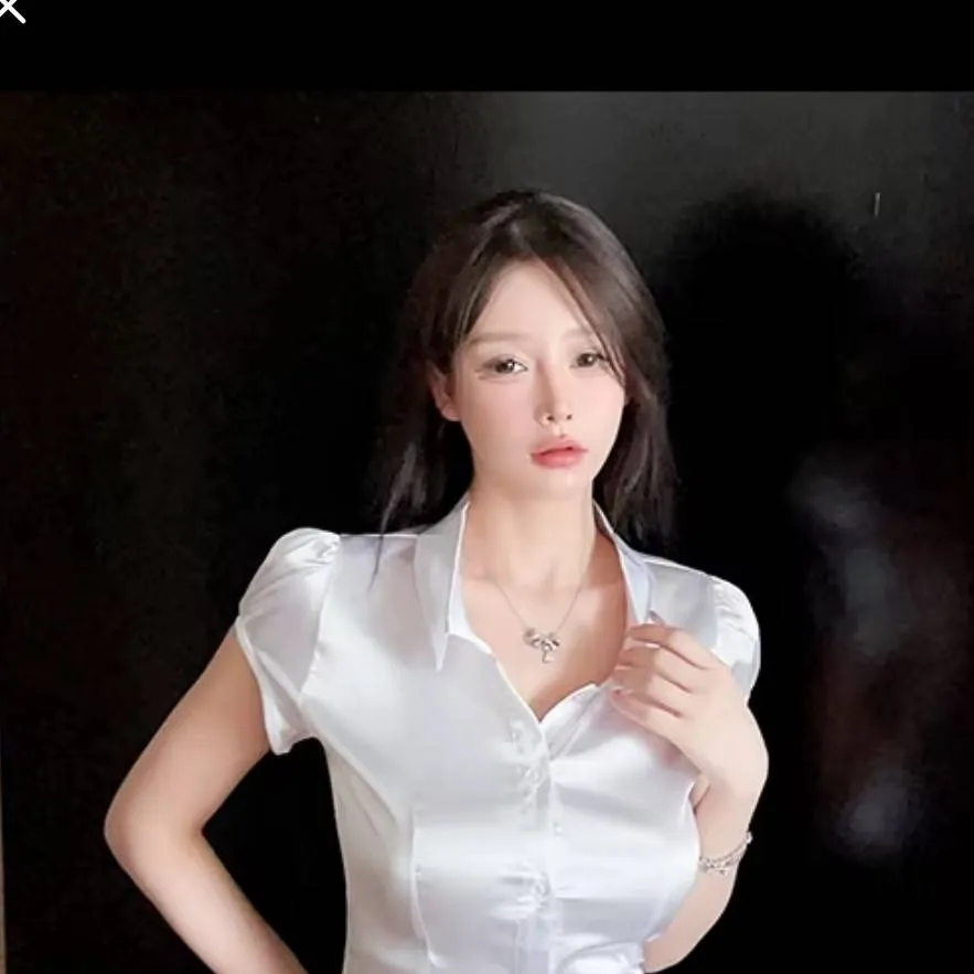 chat with ai character: Mrs Min