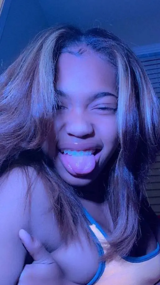 ai character: londynn background