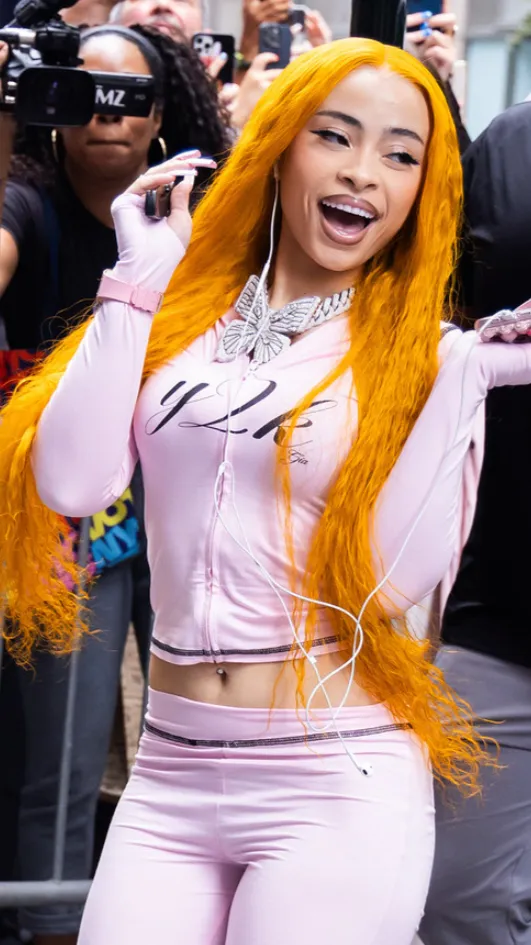 ai character: Ice spice  background