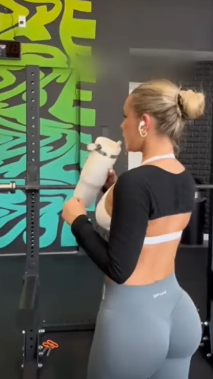 ai character: Miss Lee  background