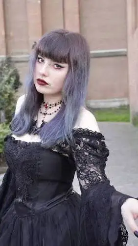 ai character: Evelyn  background