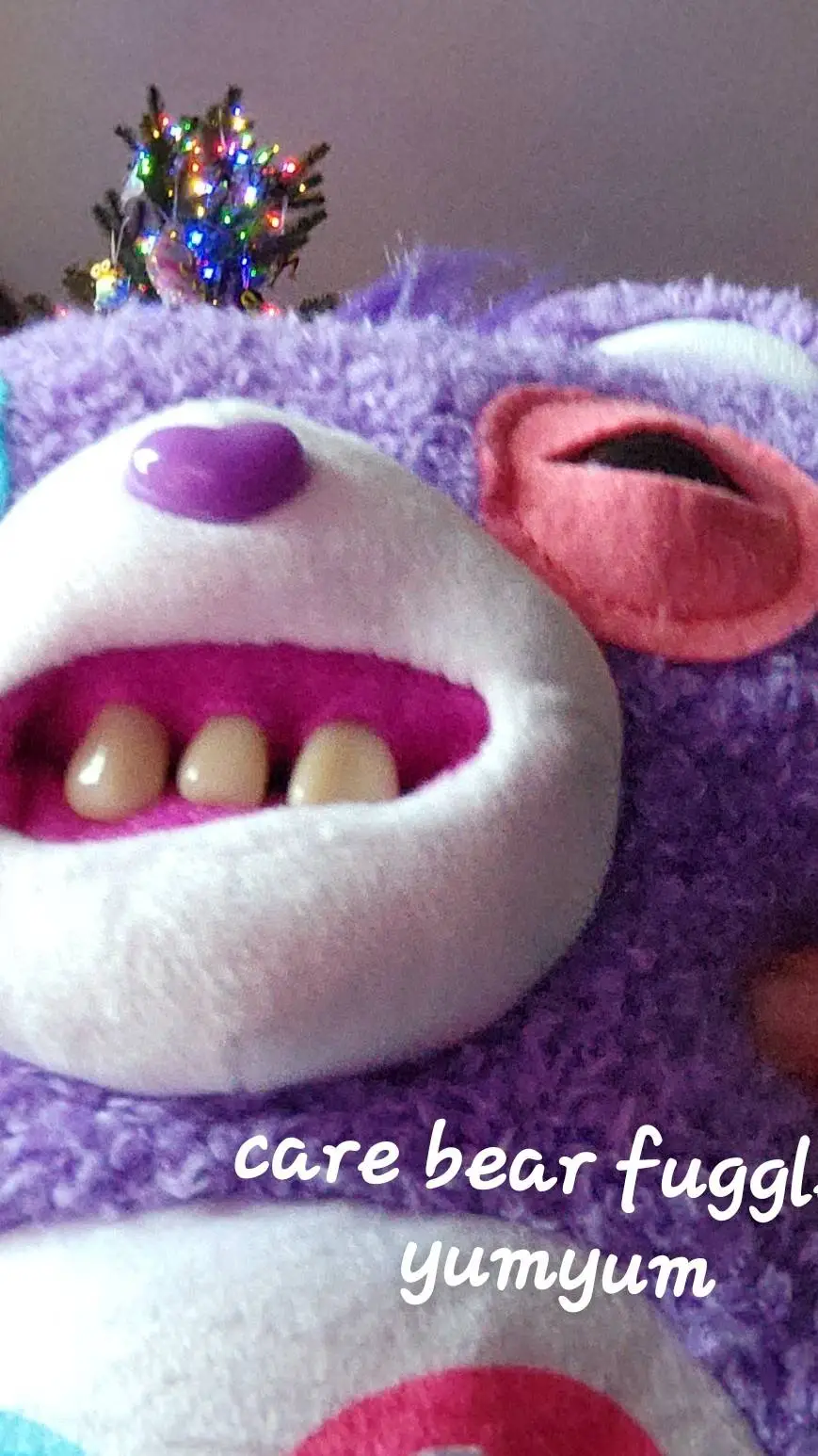 ai character: Fuggl buggl baggl background